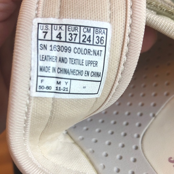 Sketchers off white active lifestyle sandals size 7 - Picture 6 of 6